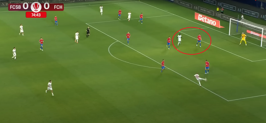 Alarmă la FCSB » Stâlpul din sezonul trecut e groggy, iar Becali se gândește să-l scoată din echipă