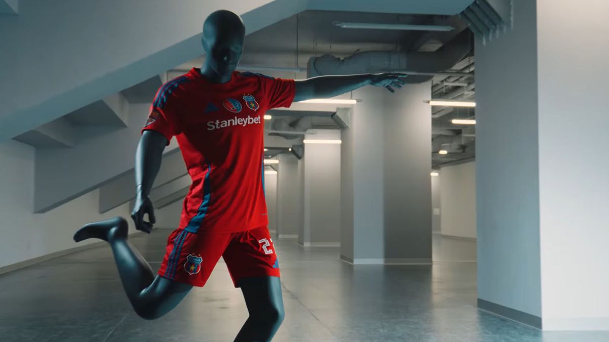 Steaua și-a prezentat oficial noile echipamente pentru sezonul 2025-2026: „Fiecare tricou poartă ceva din istoria noastră”