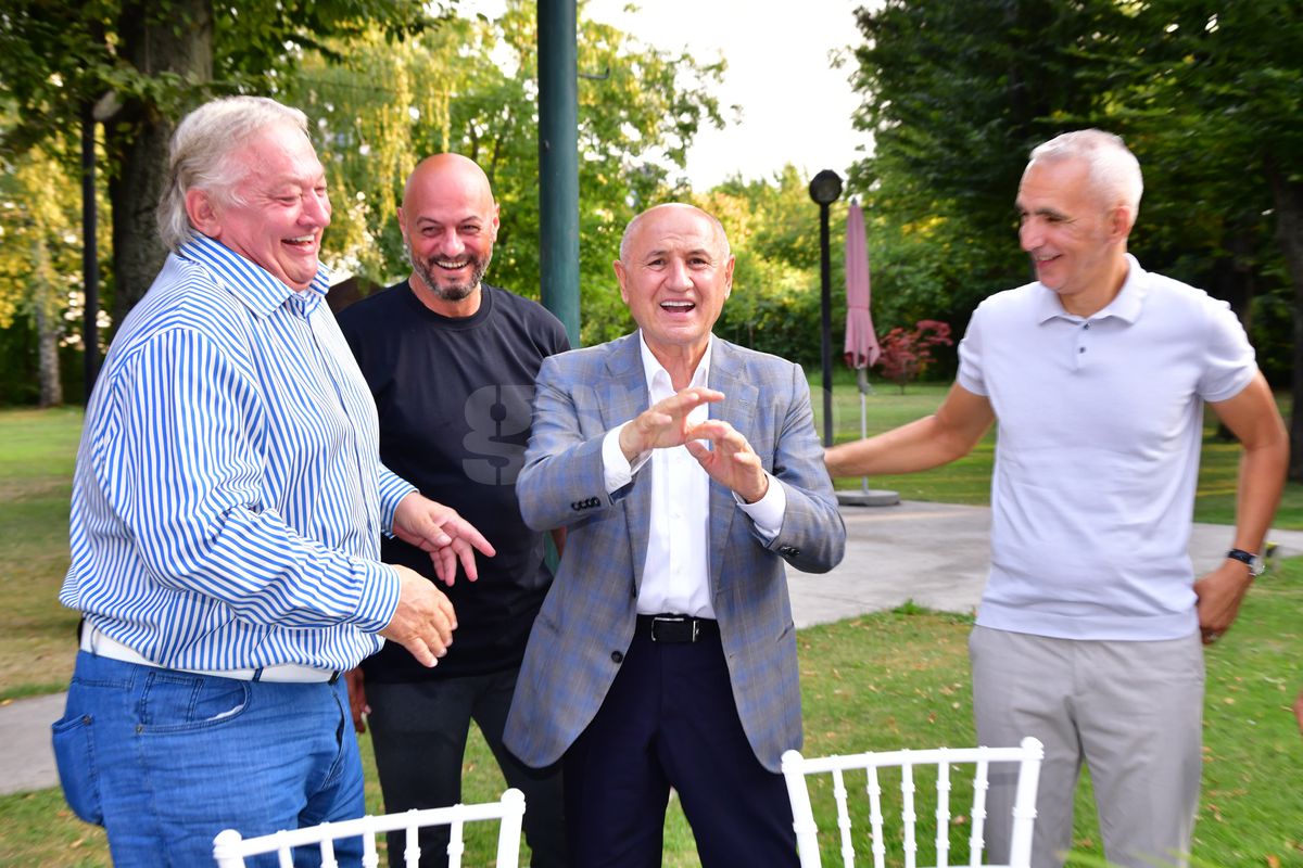 Mircea Lucescu și-a serbat luni ziua de naștere! Nume uriașe din fotbalul românesc la petrecerea selecționerului