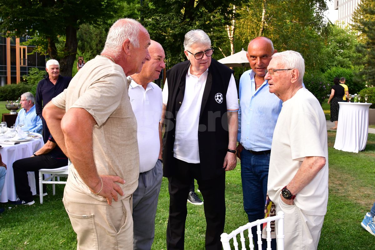 Mircea Lucescu și-a serbat luni ziua de naștere! Nume uriașe din fotbalul românesc la petrecerea selecționerului
