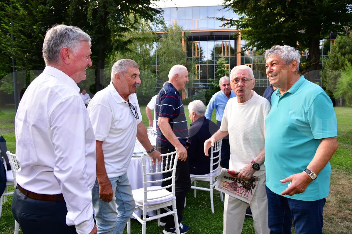 Mircea Lucescu și-a serbat luni ziua de naștere! Nume uriașe din fotbalul românesc la petrecerea selecționerului