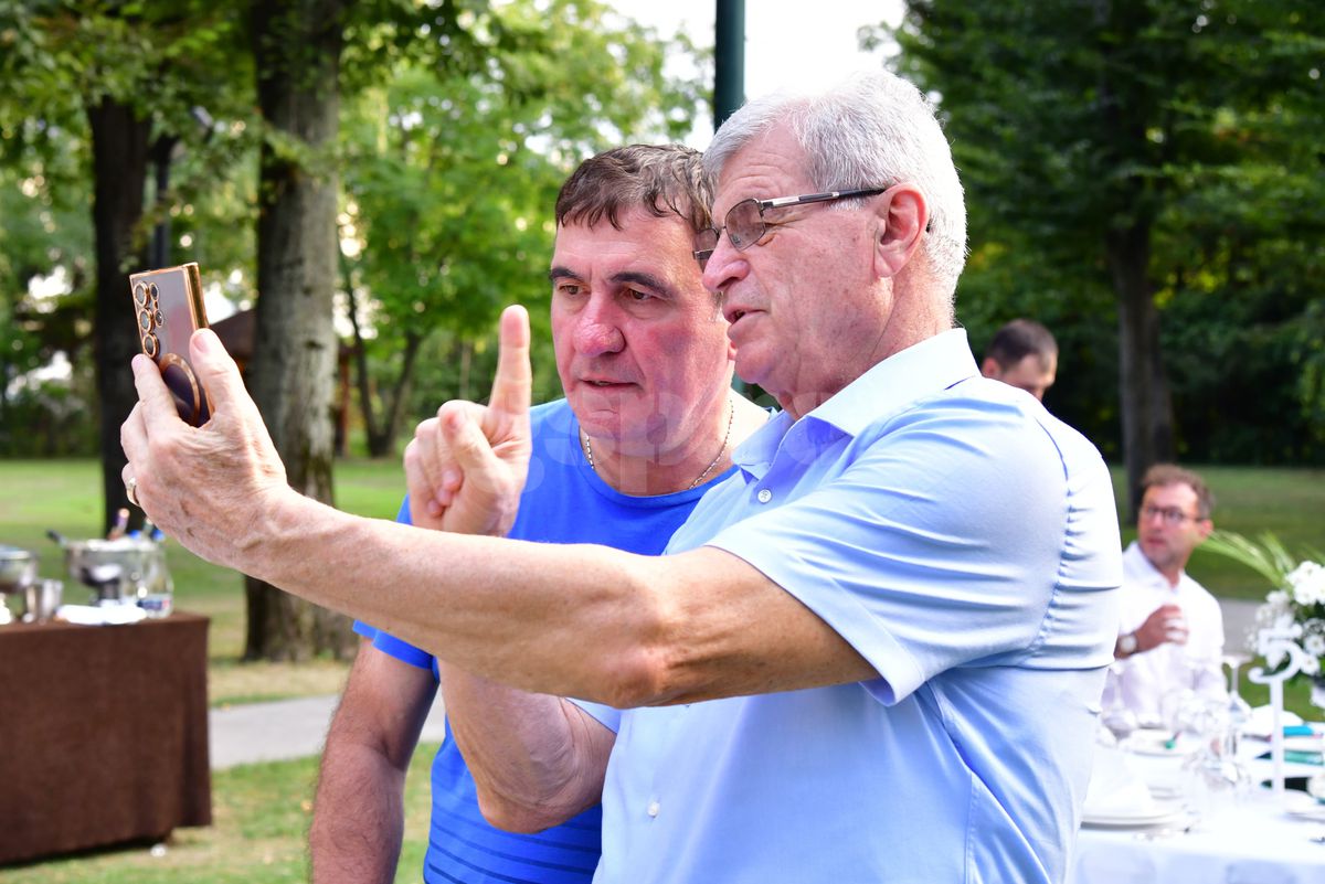 Mircea Lucescu la 80 de ani, cu ziarul Gazetei Sporturilor în mâini! Nume uriașe din fotbalul românesc prezente, moment emoționant la discurs