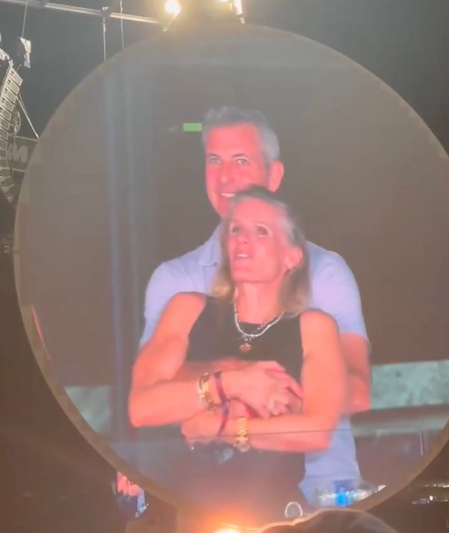 CEO-ul Astronomer, Andy Byron, a fost surprins de Kiss Cam cu directoarea de resurse umane, Kristin Cabot Leo Messi, surprins și el de „Kiss Cam”-ul Coldplay! Cum au reacționat argentinianul și soția lui