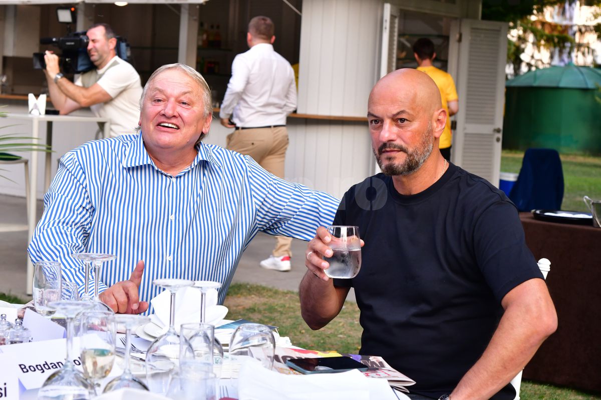 Mircea Lucescu la 80 de ani, cu ziarul Gazetei Sporturilor în mâini! Nume uriașe din fotbalul românesc prezente, moment emoționant la discurs