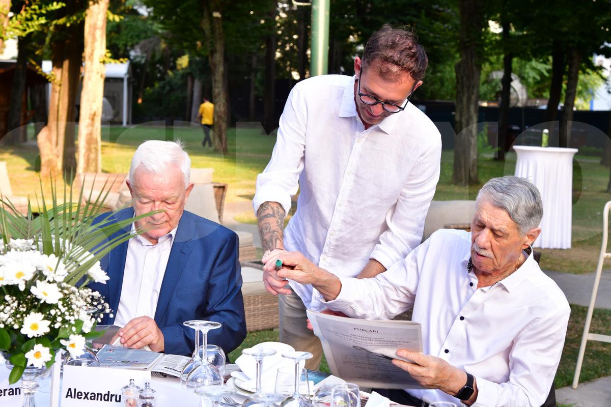Mircea Lucescu și-a serbat luni ziua de naștere! Nume uriașe din fotbalul românesc la petrecerea selecționerului