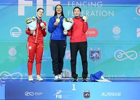 O sabreră ucraineană a refuzat să împartă podiumul de la Mondiale cu o rusoaică!