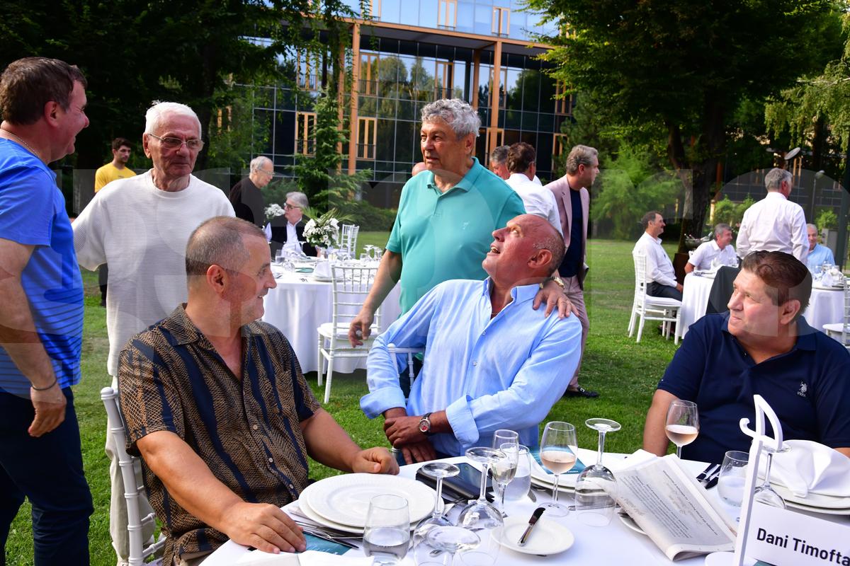 Mircea Lucescu și-a serbat luni ziua de naștere! Nume uriașe din fotbalul românesc la petrecerea selecționerului