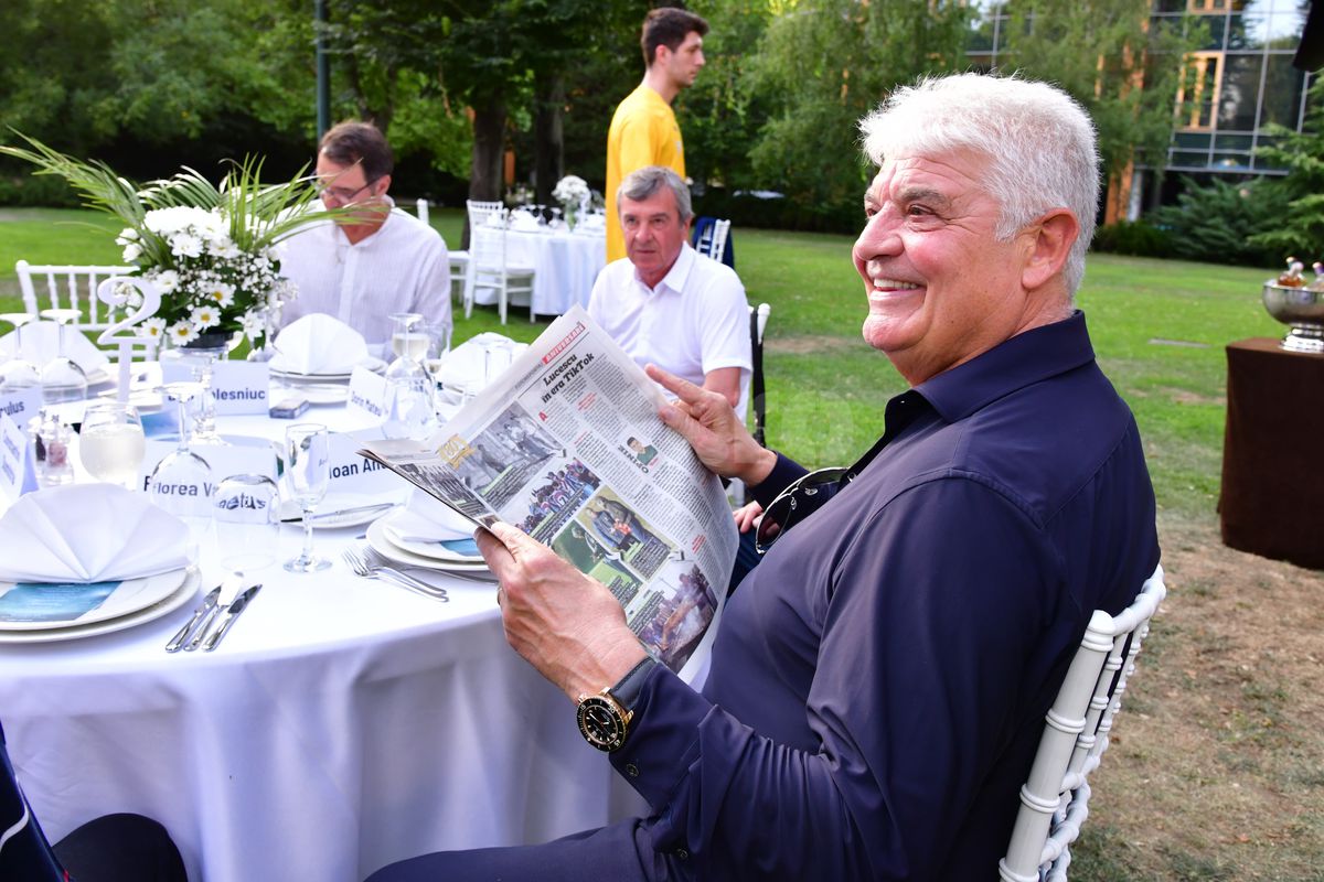 Mircea Lucescu și-a serbat luni ziua de naștere! Nume uriașe din fotbalul românesc la petrecerea selecționerului