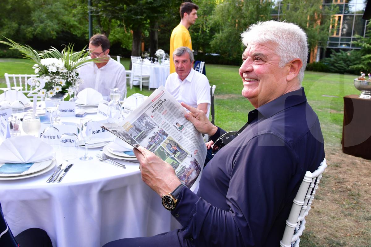 Mircea Lucescu și-a serbat luni ziua de naștere! Nume uriașe din fotbalul românesc la petrecerea selecționerului