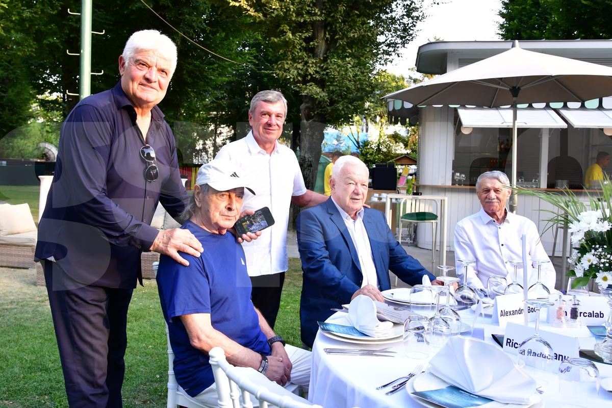 Mircea Lucescu și-a serbat luni ziua de naștere! Nume uriașe din fotbalul românesc la petrecerea selecționerului