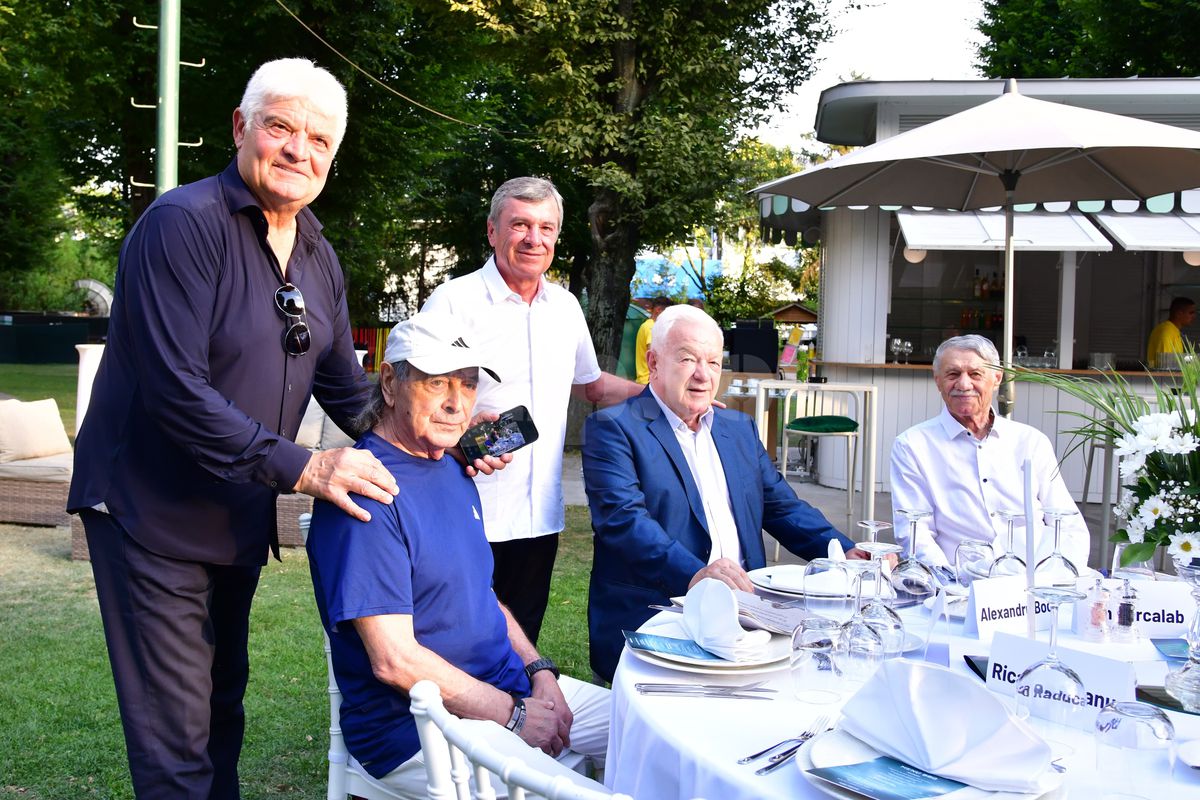 Mircea Lucescu și-a serbat luni ziua de naștere! Nume uriașe din fotbalul românesc la petrecerea selecționerului