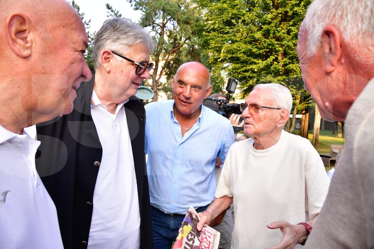 Mircea Lucescu și-a serbat luni ziua de naștere! Nume uriașe din fotbalul românesc la petrecerea selecționerului