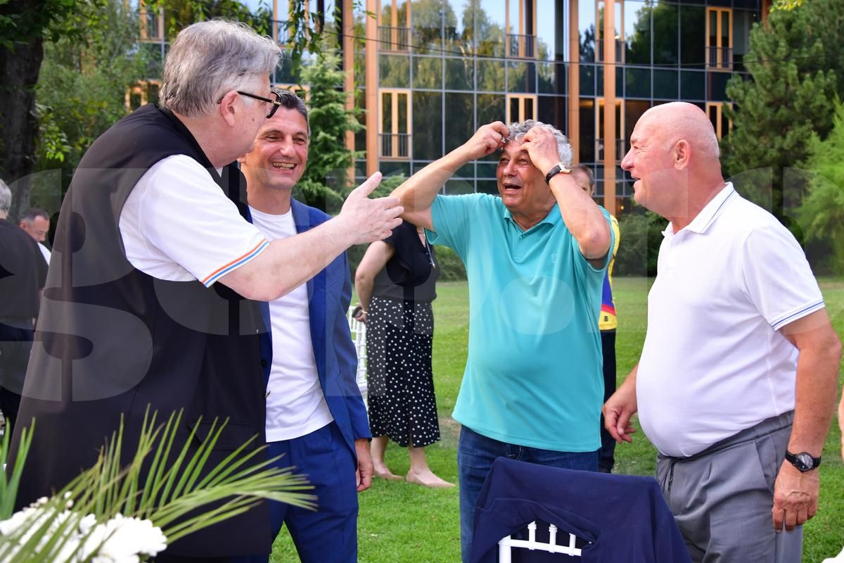 Mircea Lucescu și-a serbat luni ziua de naștere! Nume uriașe din fotbalul românesc la petrecerea selecționerului