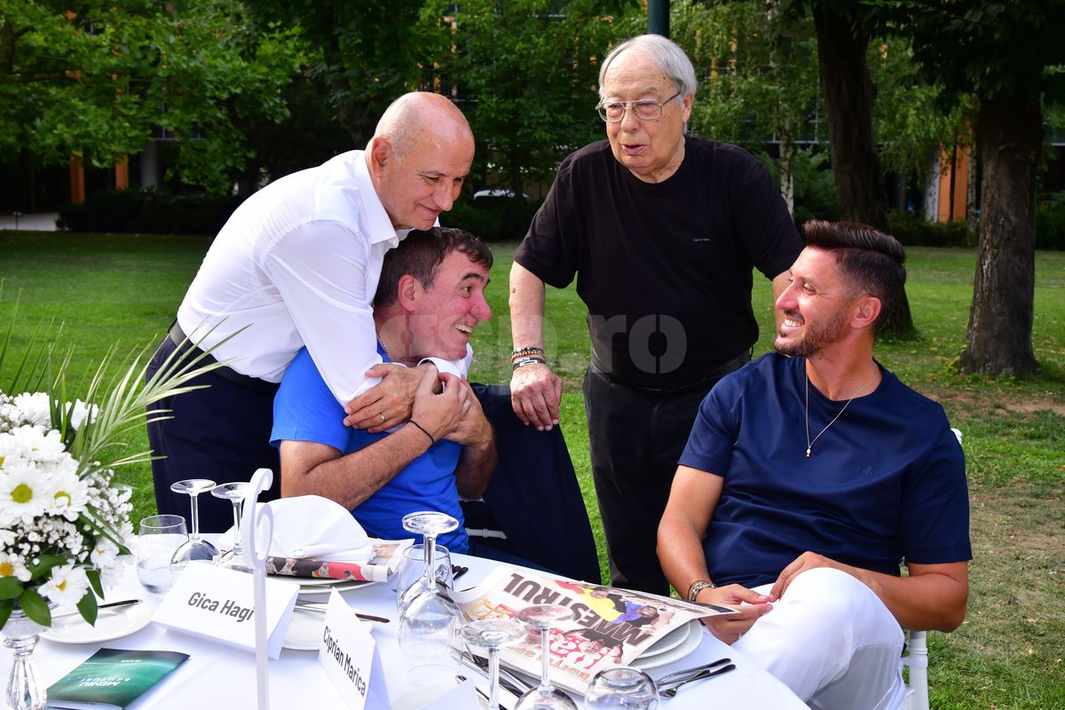 Mircea Lucescu la 80 de ani, cu ziarul Gazetei Sporturilor în mâini! Nume uriașe din fotbalul românesc prezente, moment emoționant la discurs