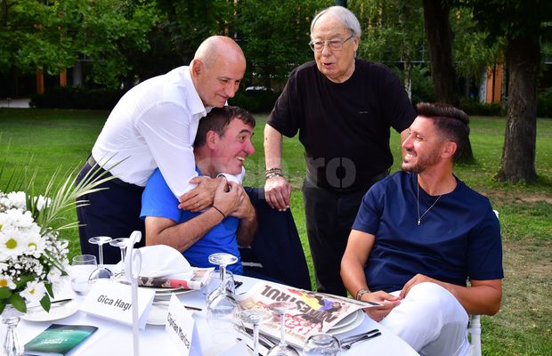 Mircea Lucescu la 80 de ani, cu ziarul Gazetei Sporturilor în mâini! Nume uriașe din fotbalul românesc prezente, moment emoționant la discurs