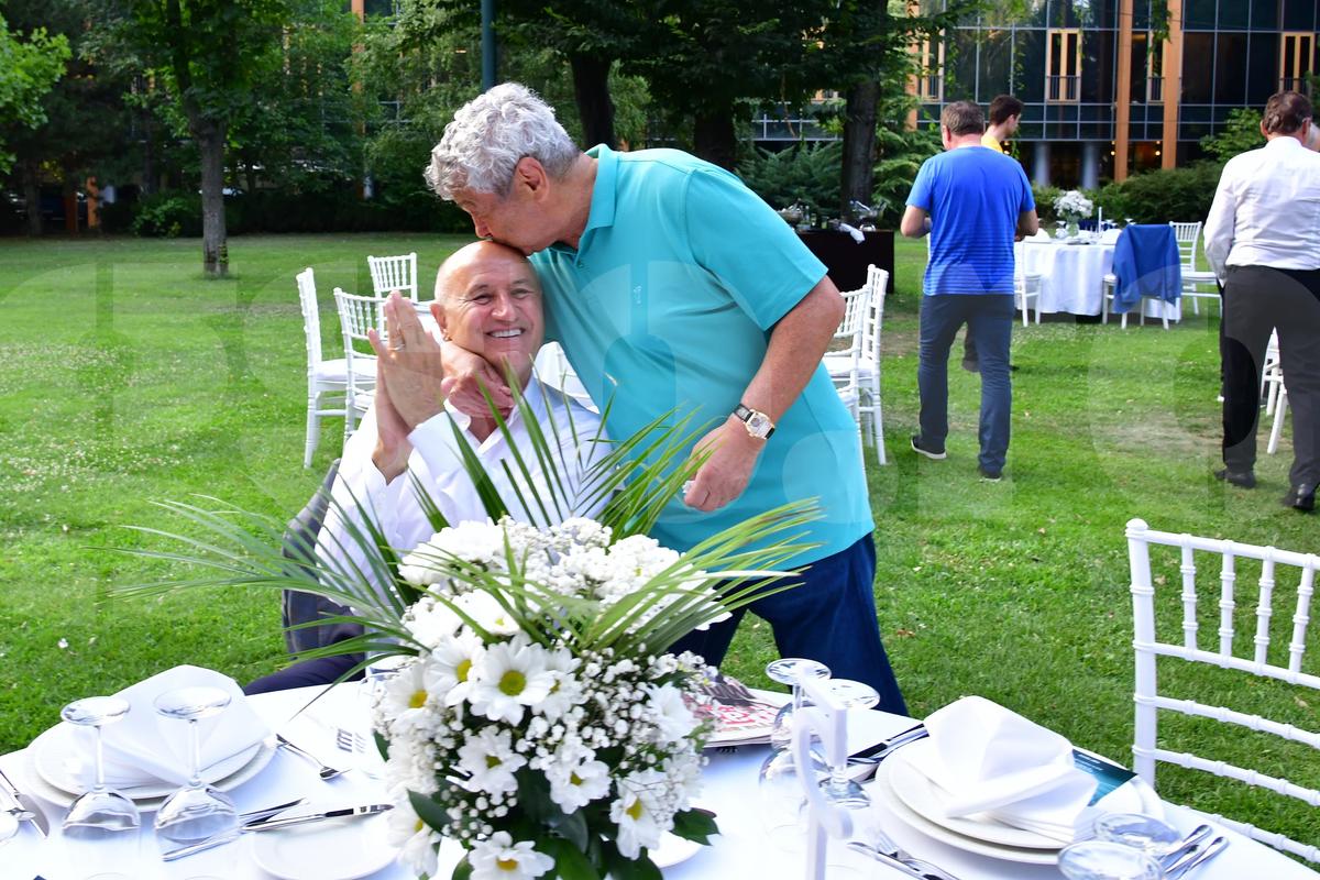 Mircea Lucescu și-a serbat luni ziua de naștere! Nume uriașe din fotbalul românesc la petrecerea selecționerului