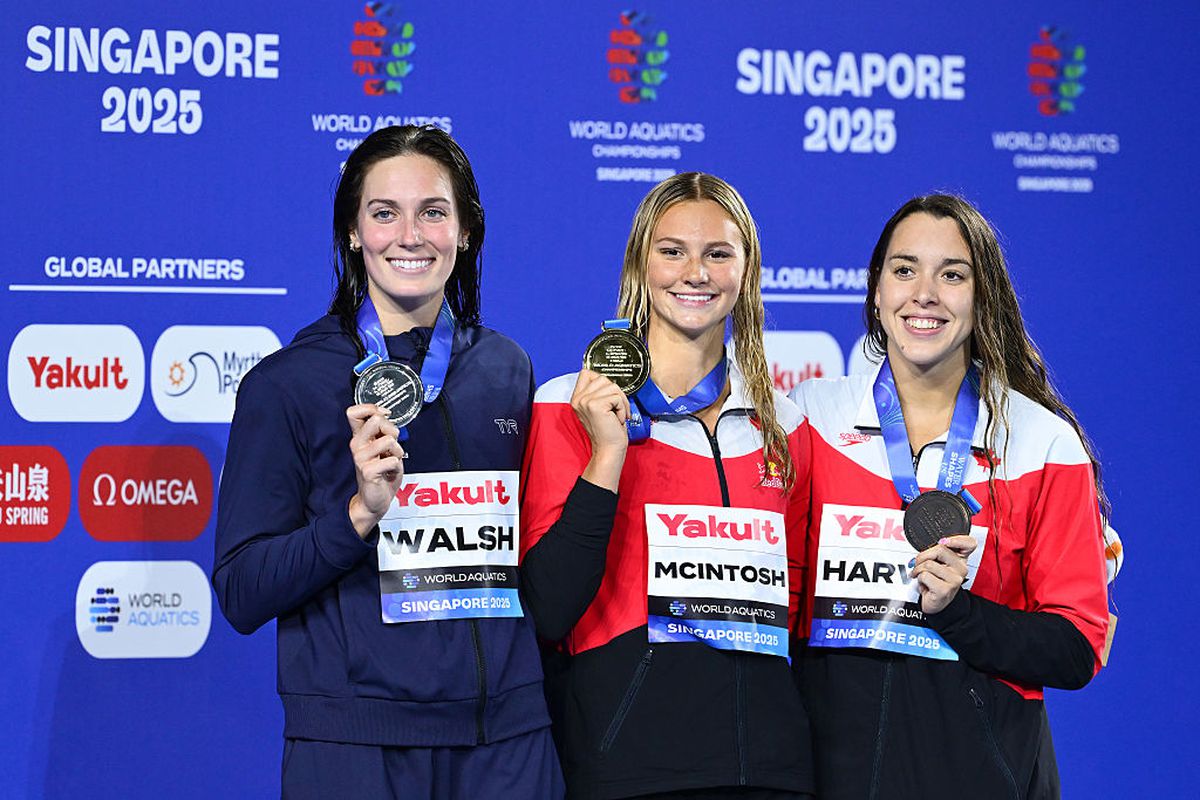 Fetița de 12 ani care A ȘOCAT lumea natației la Mondialele din Singapore » Forța incredibilă ascunsă în spatele declarațiilor copilărești: „Ar fi cool să port drapelul și casca mea cu cățeluși”