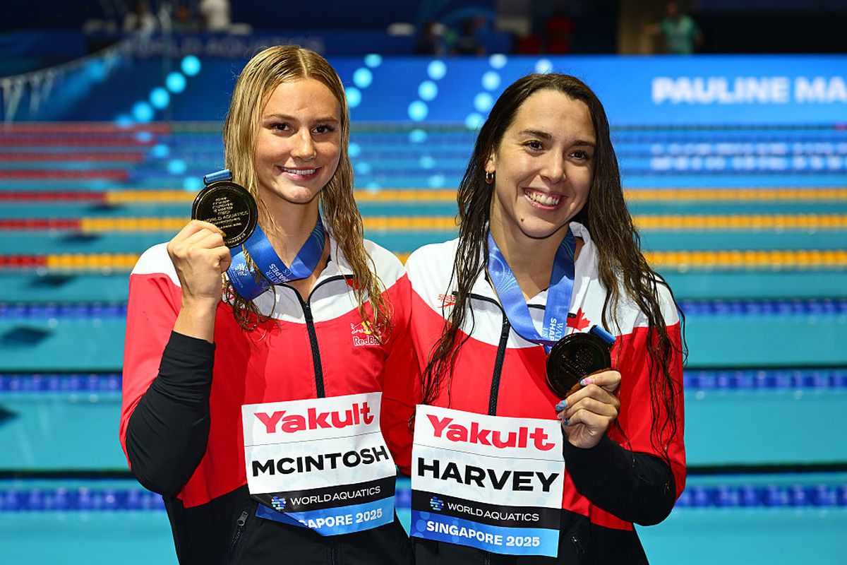 Fetița de 12 ani care A ȘOCAT lumea natației la Mondialele din Singapore » Forța incredibilă ascunsă în spatele declarațiilor copilărești: „Ar fi cool să port drapelul și casca mea cu cățeluși”