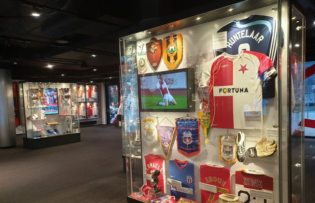 SLAVIA PRAGA - CFR CLUJ // FOTO&VIDEO Cehii au păstrat tricoul Stelei de la singurul meci al lui Gheorghe Hagi ca antrenor în grupele Champions League