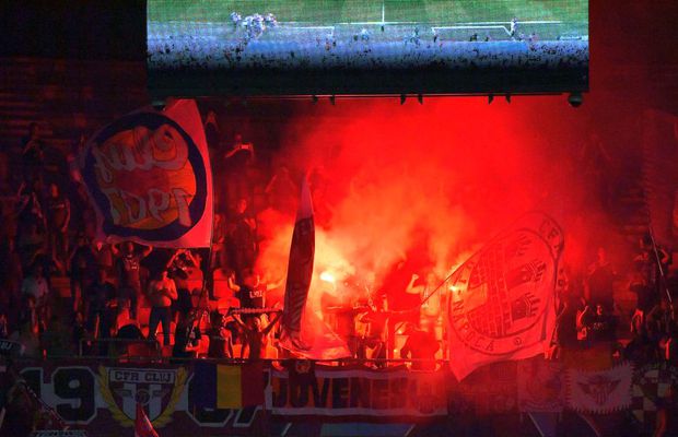 SLAVIA PRAGA - CFR CLUJ 1-0 // FOTO Duel încins în tribune: torțe versus scandări rasiste
