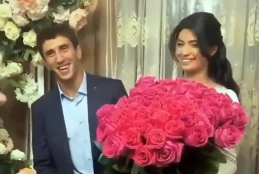 Nunta lui Zaurbek Sidakov, campion mondial de lupte în ultimii doi ani, a fost oprită după ce a primit mesajul potrivit căruia mireasa lui, Madina Plieva, ar fi lucrat ca escortă în trecut.