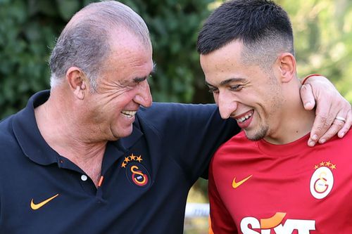 Olimpiu Moruțan, alături de antrenorul Fatih Terim / Sursă foto: Twitter @Galatasaray