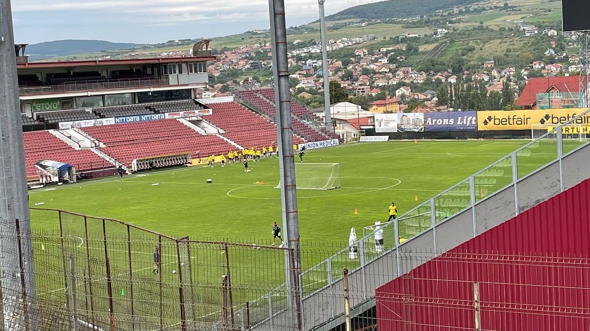 Cine o va conduce pe CFR Cluj în meciul cu FCSB » Dan Petrescu nu va sta pe bancă + Arlauskis nu s-a antrenat