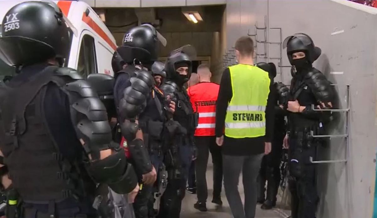 Haos după Rapid - CSU Craiova! Oltenii, evacuați prin parcare