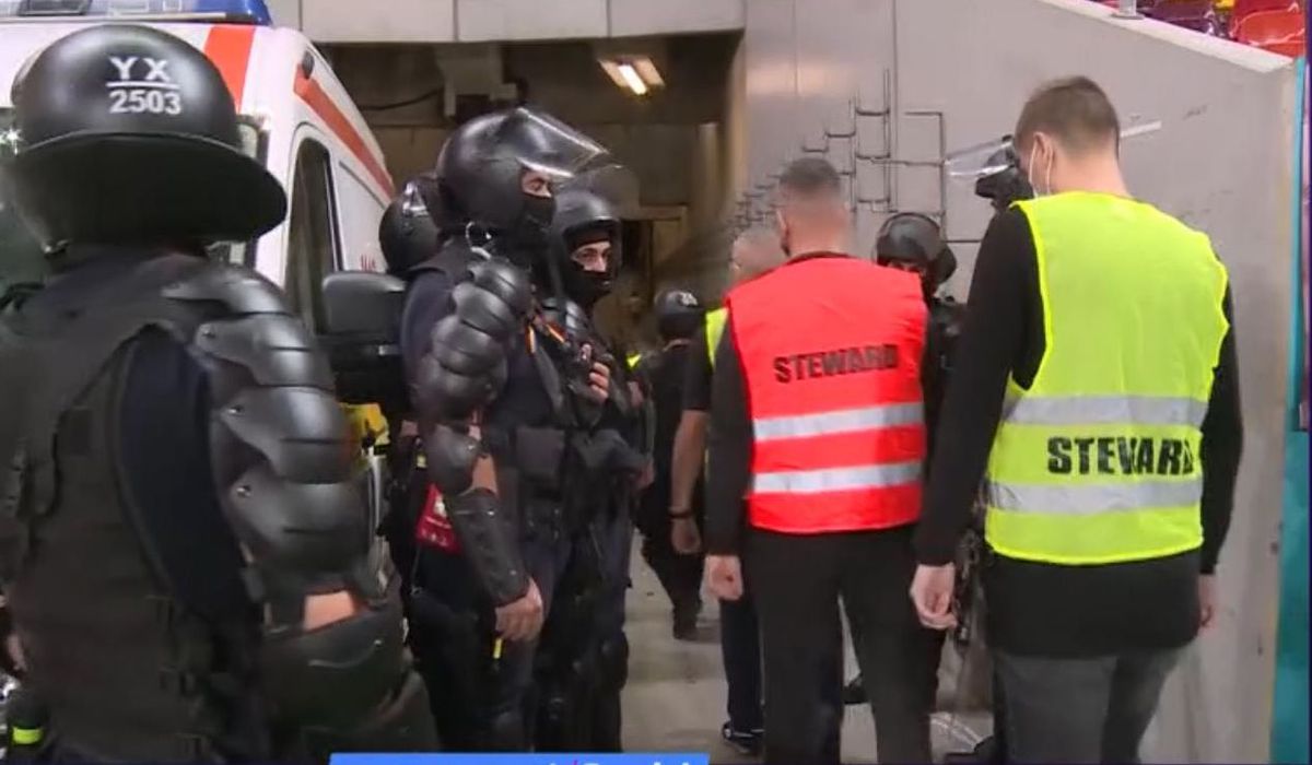 Haos după Rapid - CSU Craiova! Oltenii, evacuați prin parcare