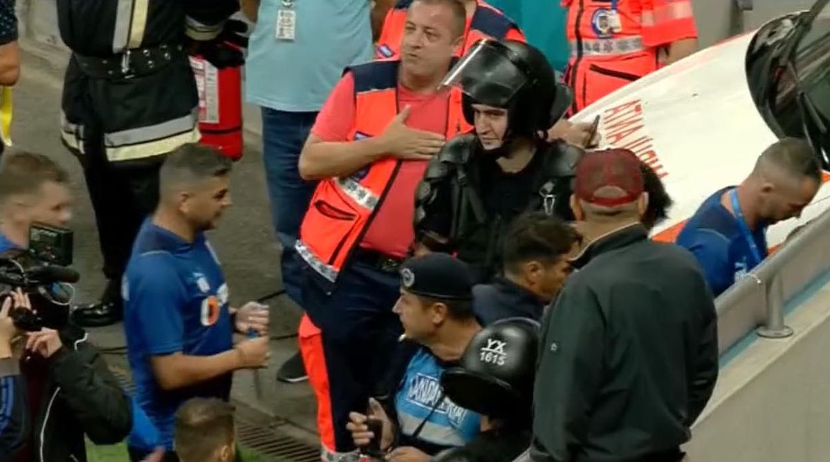 Haos după Rapid - CSU Craiova! Oltenii, evacuați prin parcare