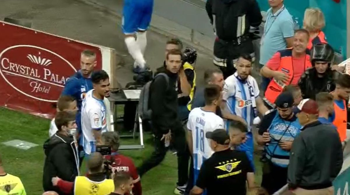 Haos după Rapid - CSU Craiova! Oltenii, evacuați prin parcare