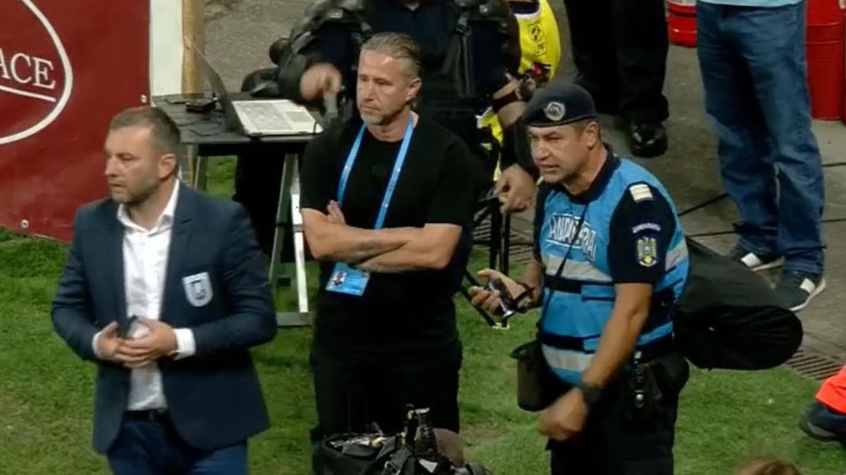 Haos după Rapid - CSU Craiova! Oltenii, evacuați prin parcare