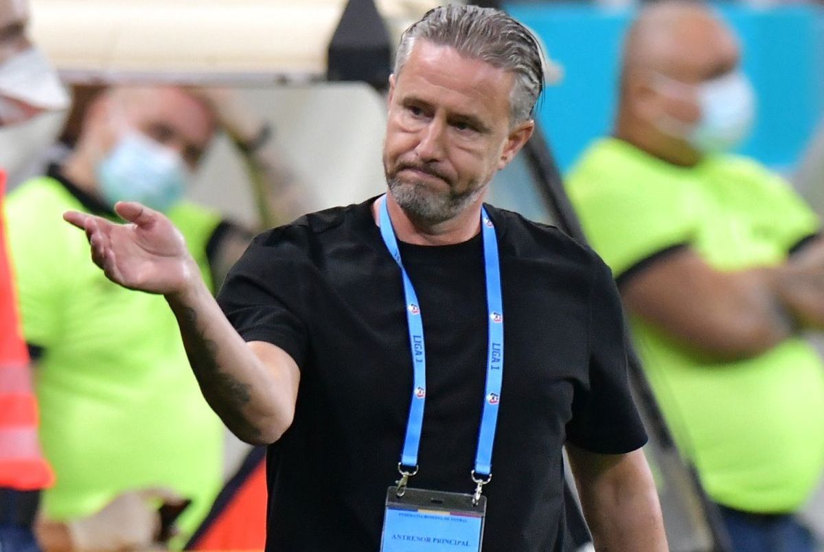 Reghecampf, dur la finalul meciului: „Așa ceva să nu mai văd!”