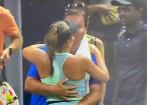 Imaginile care au scandalizat la US Open » Gesturi nefirești făcute de tată și antrenor, după ce jucătoarea de 16 ani s-a calificat pe tabloul principal