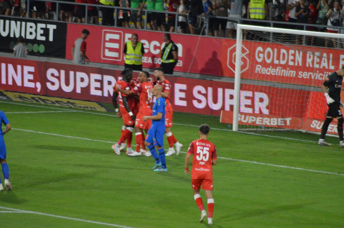 Mircea Rednic laudă arbitrajul din UTA - FCSB și remarcă un fotbalist: „Controlează jocul, dă ritm. E foarte bun!”