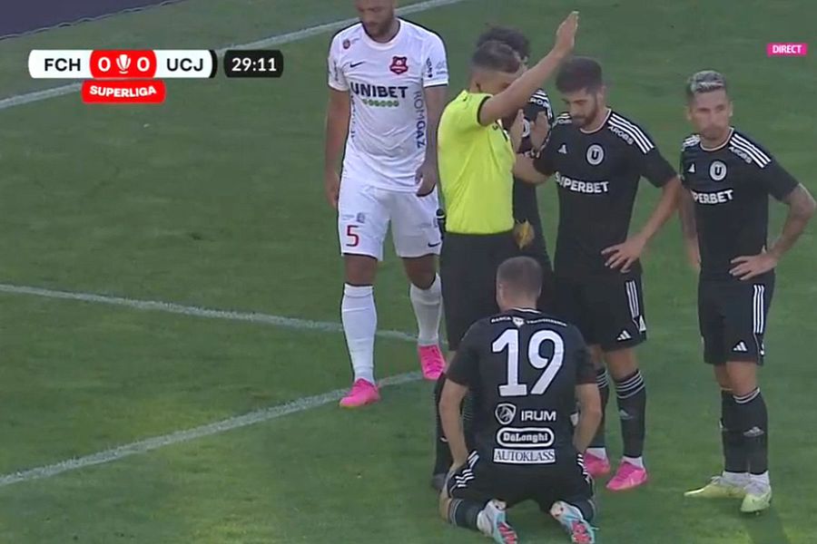 Daniel Popa, scăpat de pe targă în finalul meciului Hermannstadt – U Cluj  2-2! Faza a fost monumentală, un necaz nu vine niciodată singur - VIDEO -  Ştiri de Cluj