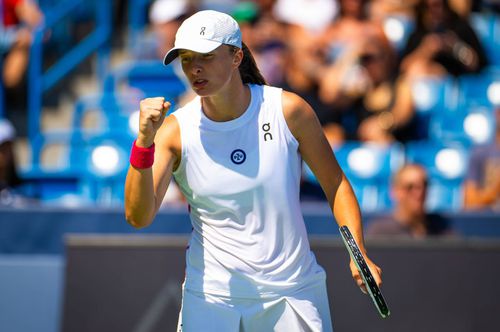 Liderul mondial Iga Swiatek (22 de ani) a început perfect parcursul la US Open 2023, victorie 6-0, 6-1 în fața suedezei Rebecca Peterson (28 de ani, 86 WTA).