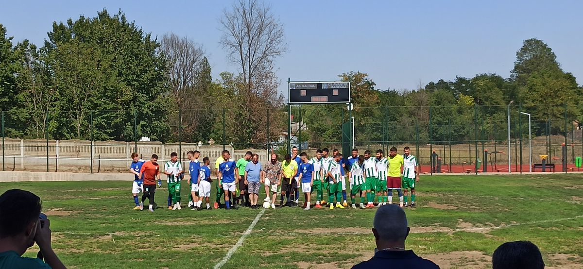 Gazon de tot râsul la inaugurarea bazei sportive din Gâldău