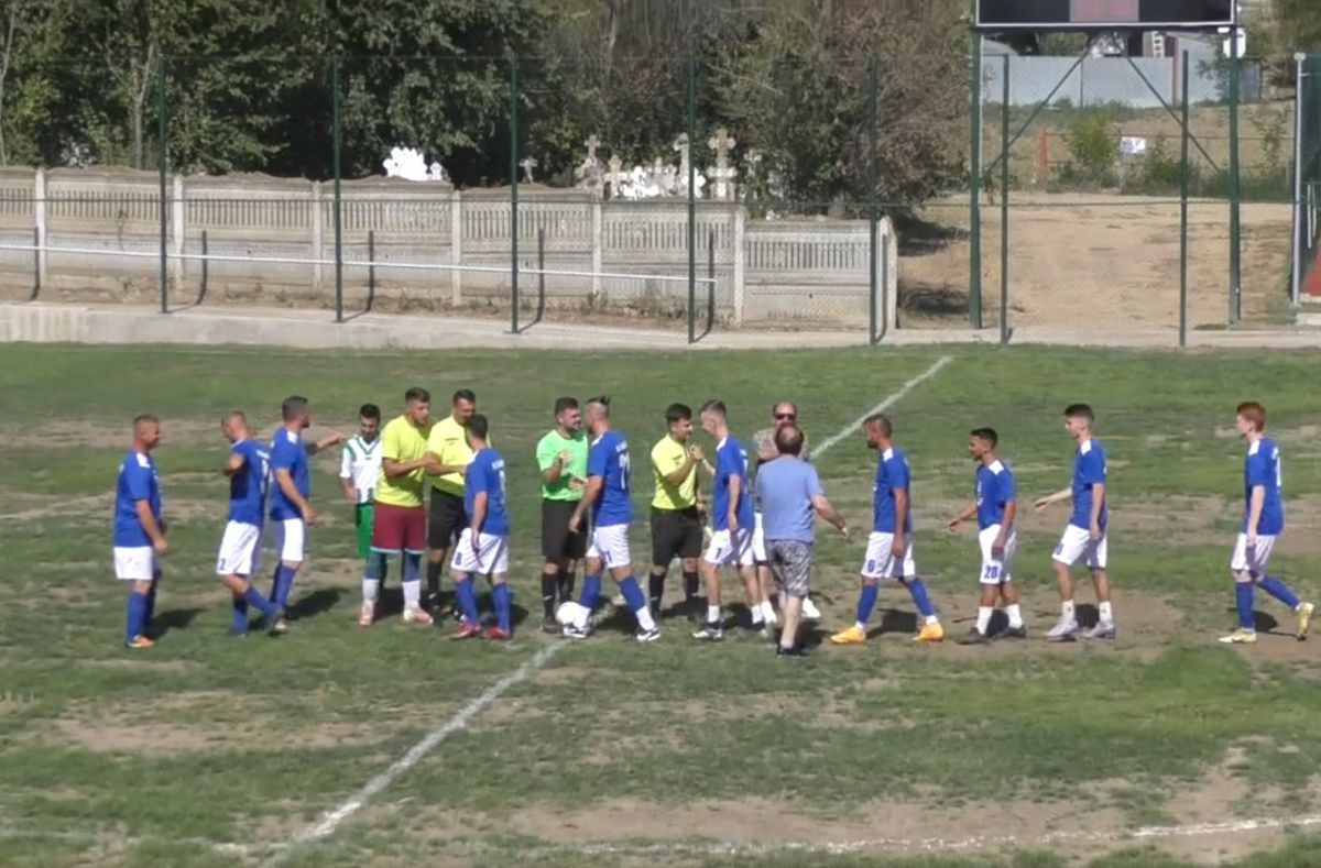 „Cea mai modernă bază sportivă din județ”, inaugurată de Țociu și Palade » Imagini de tot râsul