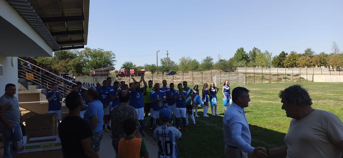 Gazon de tot râsul la inaugurarea bazei sportive din Gâldău