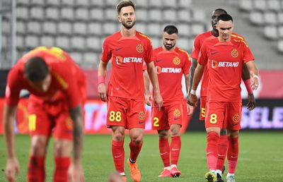 Cine mai înțelege ce se întâmplă la FCSB? Gigi Becali anunțase că a semnat rezilierea, dar fotbalistul a fost pe teren cu UTA