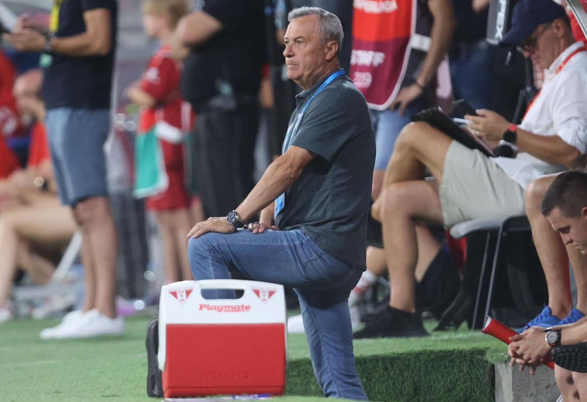 Mircea Rednic laudă arbitrajul din UTA - FCSB și remarcă un fotbalist: „Controlează jocul, dă ritm. E foarte bun!”