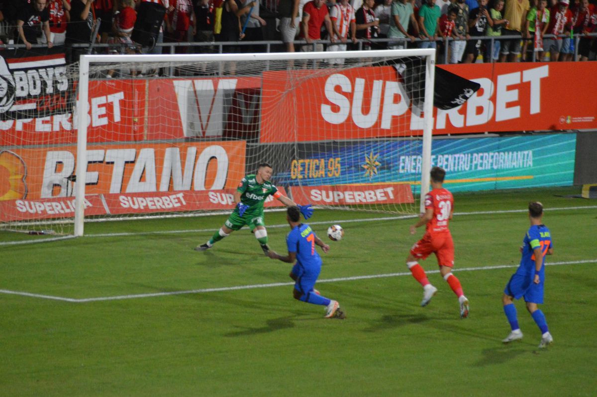 Darius Olaru a ieșit la atac după eșecul cu UTA: „Știm de ce a dat penalty! Știm cine era în camera VAR”