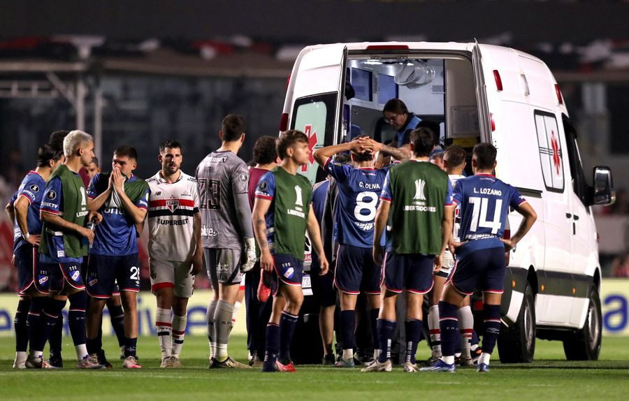 Tragedie în fotbal » A murit la 27 de ani, după ce s-a prăbușit subit pe teren în Copa Libertadores