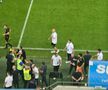 Fabulos! Crainicul din Bănie, trimis în tribune pentru un motiv nemaivăzut: „blat” cu Rădoi