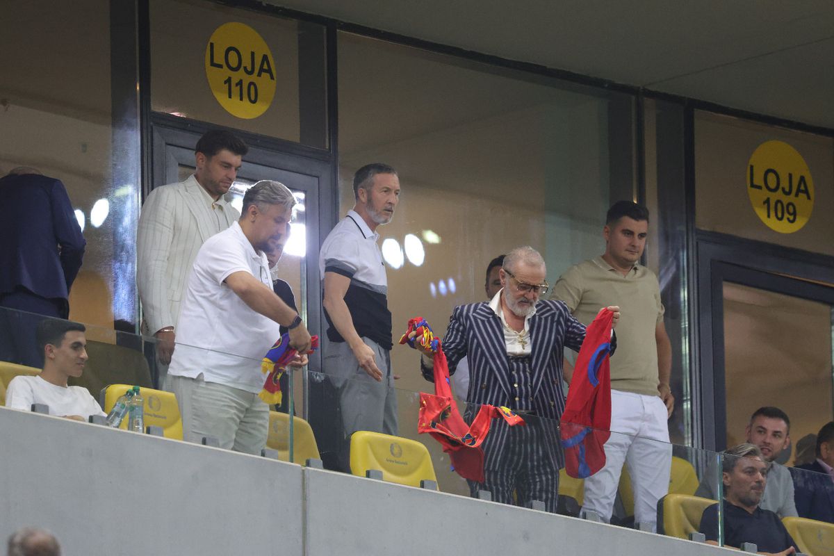 Toate privirile spre lojă: Gigi Becali a început să danseze pe Arena Națională, în stilul lui Borcea