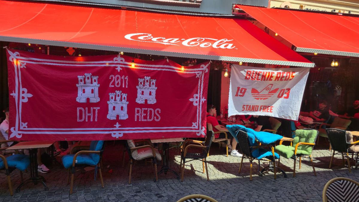 Fanii scoțieni petrec în Centrul Vechi înainte de Aberdeen - FCSB