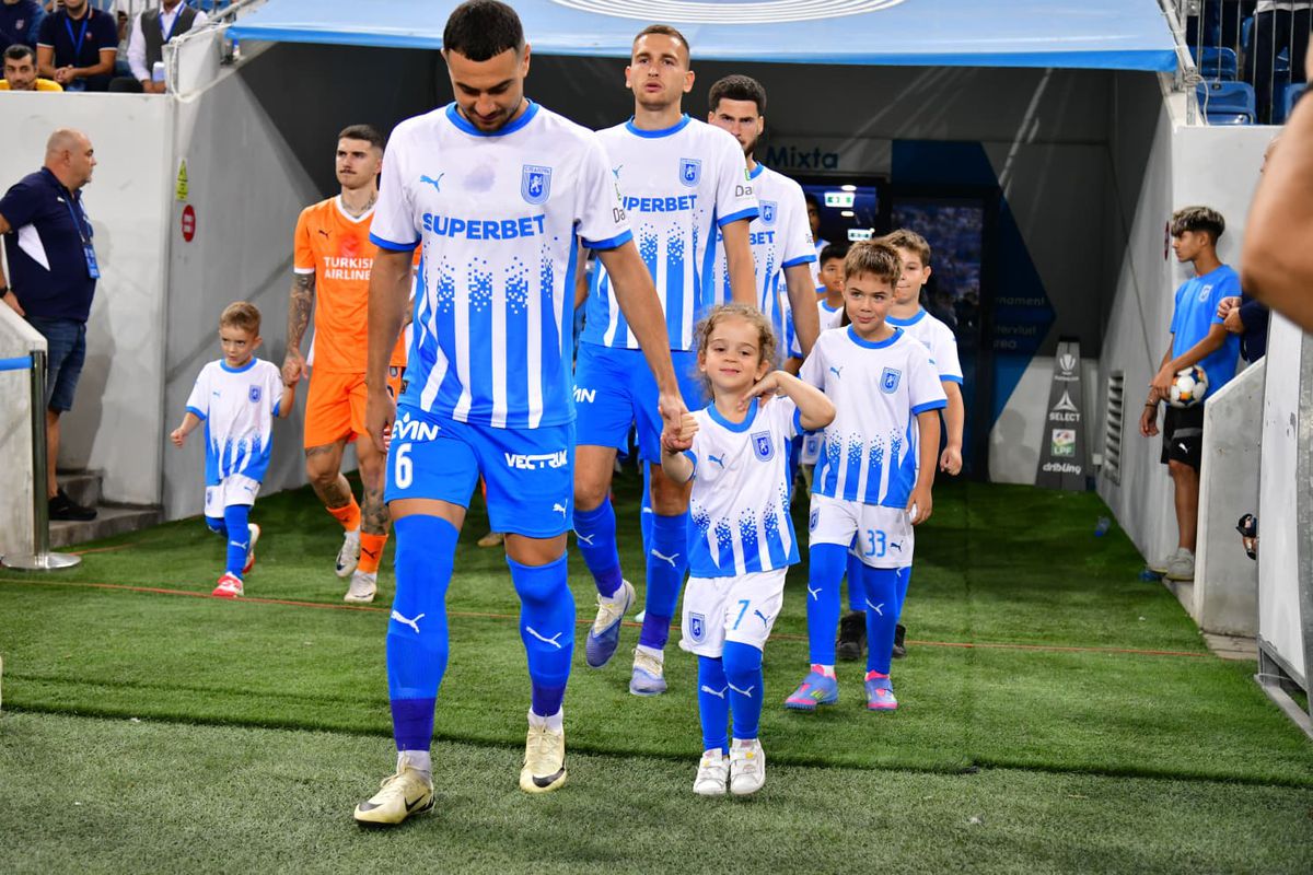 Suporterii oltenilor, coregrafie ȘOCANTĂ, înainte de Universitatea Craiova - Istanbul Bașakșehir: „F**k UEFA!”