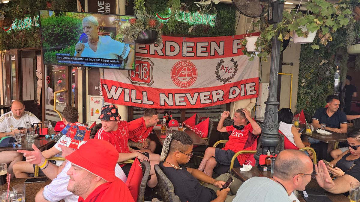 Fanii scoțieni petrec în Centrul Vechi înainte de Aberdeen - FCSB