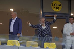 Toate privirile spre lojă: Gigi Becali a început să danseze pe Arena Națională, în stilul lui Borcea